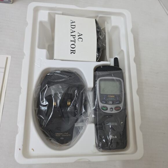 Vintage Flip Phone LGC-330W CDMA Dual Band Digital Cellular Phone Large LCD - Picture 5 of 8